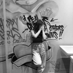 Meet your Posher, Eva